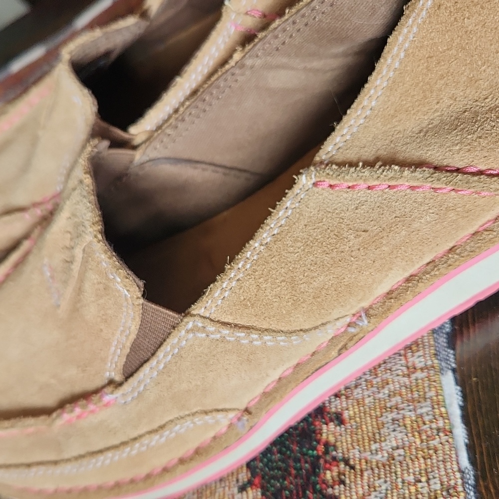 Women's Ariat slip on cruisers. (6) - Picture 9 of 10